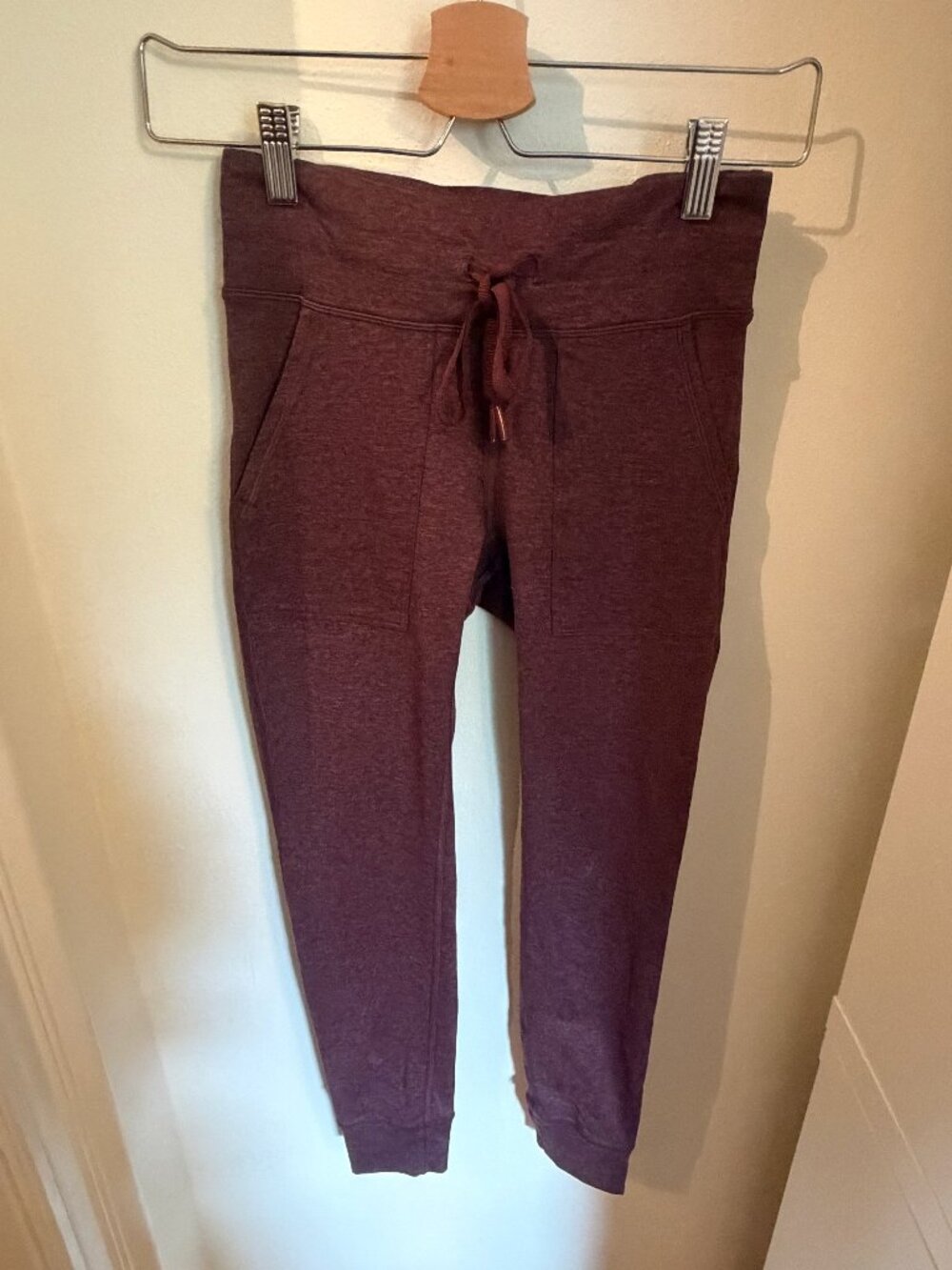 aerie S Pocket Play Jogger Leggings in Burgundy